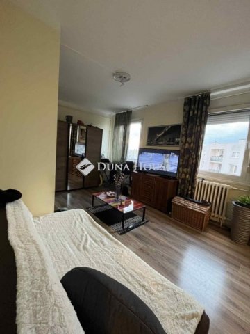Eladó panellakás, Pétfürdőn 35 M Ft, 2 szobás