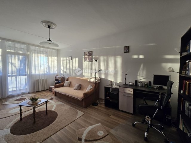 Eladó panellakás, Pécsett 43.99 M Ft, 2 szobás