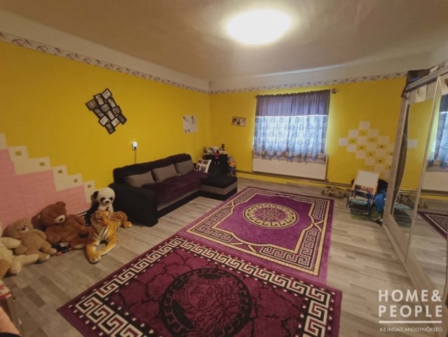 Eladó családi ház, Kisteleken 84.99 M Ft, 5 szobás