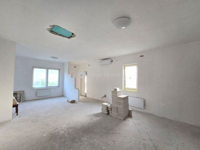 Eladó családi ház, Érden 100 M Ft, 2 szobás