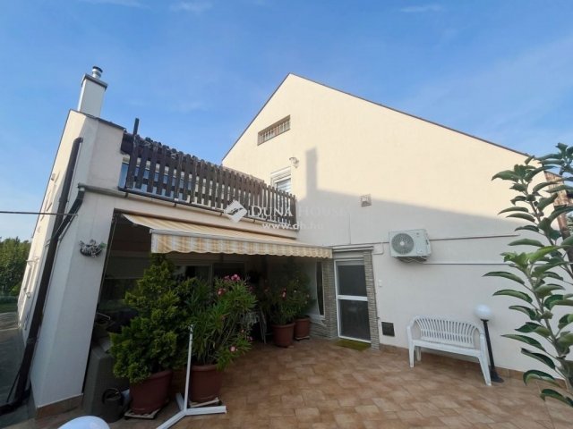 Eladó családi ház, Székesfehérvárott 194.9 M Ft, 4 szobás