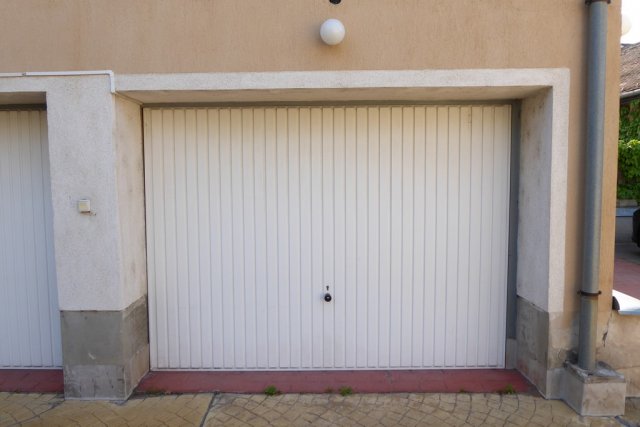 Kiadó ipari ingatlan, Pécsett, Alkotmány utcában 40 E Ft / hó