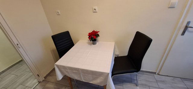 Kiadó téglalakás, albérlet, Pécsett, Hajnóczy úton, 1 szobás