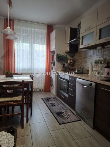 Eladó téglalakás, Szekszárdon, Dr. Hirling Ádám utcában