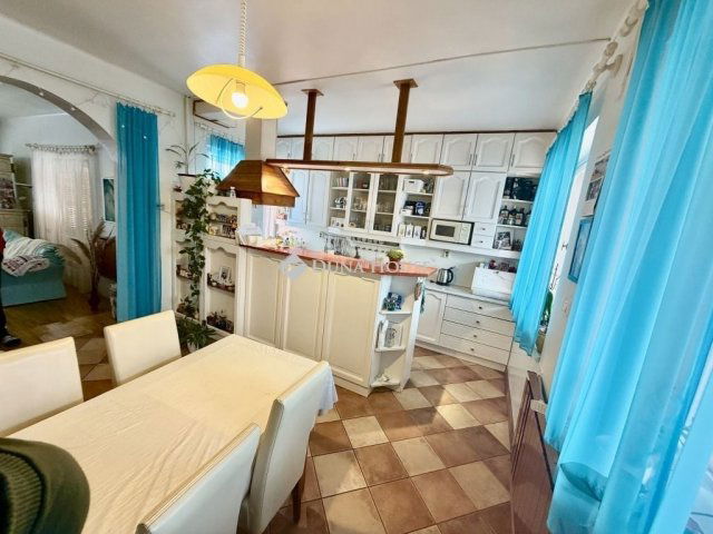 Eladó családi ház, Hajdúböszörményen 114.9 M Ft, 5 szobás