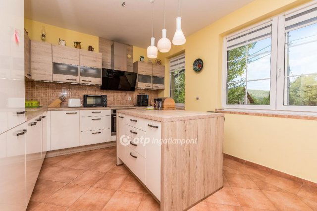 Eladó ikerház, Piliscsabán 135 M Ft, 4 szobás