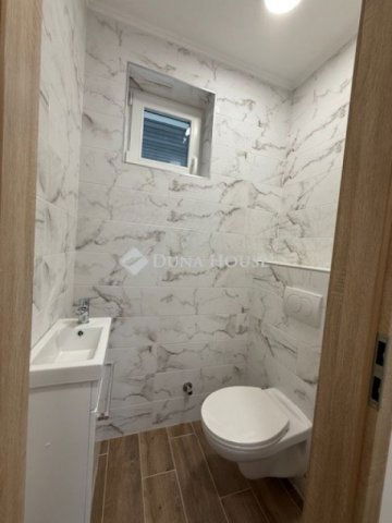 Eladó ikerház, Dánszentmiklóson 65 M Ft, 4 szobás