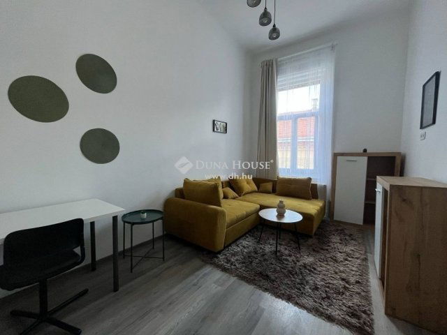 Eladó téglalakás, Budapesten, VI. kerületben 78.9 M Ft, 3 szobás