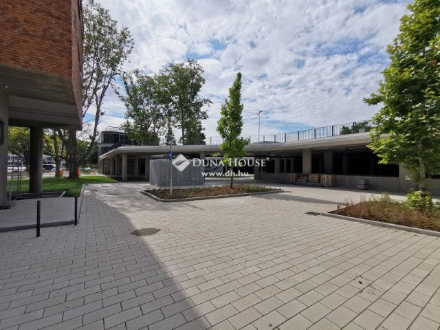 Kiadó üzlethelyiség, Tatabányán 2926 E Ft / hó