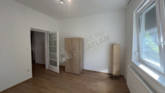 Eladó ikerház, Budapesten, XV. kerületben, Károlyi Sándor úton