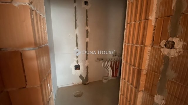 Eladó téglalakás, Dunaharasztin 87.488 M Ft, 2 szobás