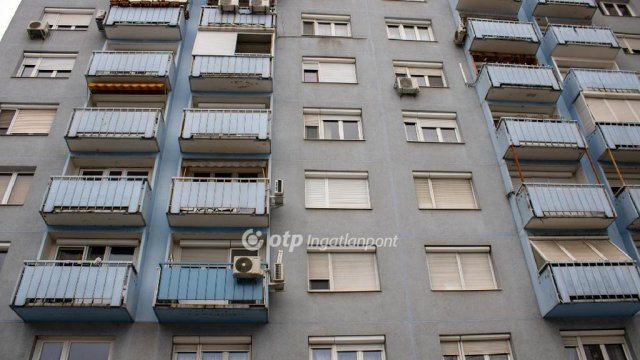 Eladó panellakás, Dunaújvárosban 32.9 M Ft, 2 szobás