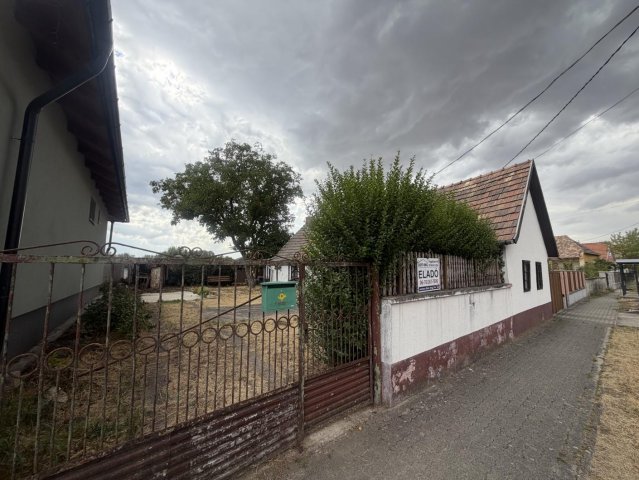 Eladó családi ház, Vértessomlón 29.9 M Ft, 2 szobás