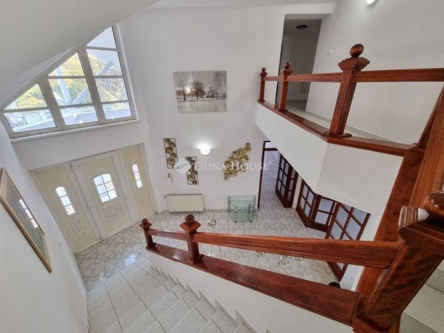 Eladó családi ház, Kápolnásnyéken 199 M Ft, 6 szobás