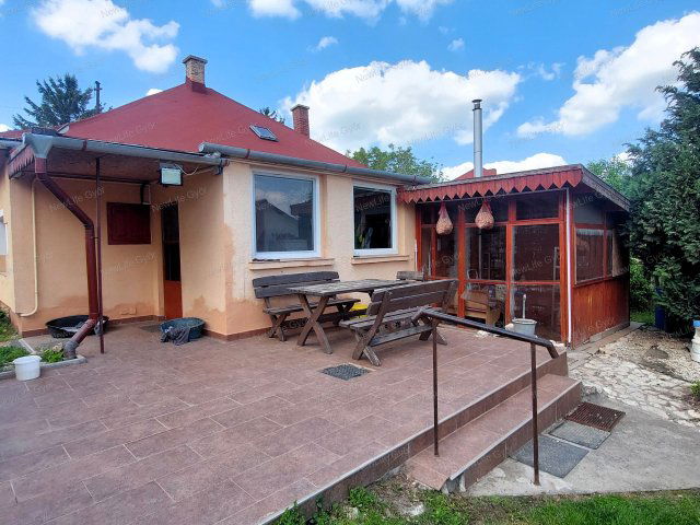 Eladó családi ház, Balatonfőkajáron 74.9 M Ft, 2+1 szobás