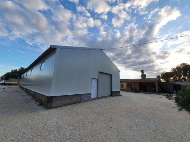 Kiadó ipari ingatlan, Kesztölcön 500 E Ft / hó