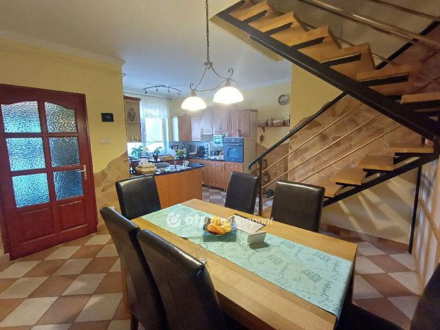Eladó családi ház, Tiszaújvárosban 85.9 M Ft, 4 szobás