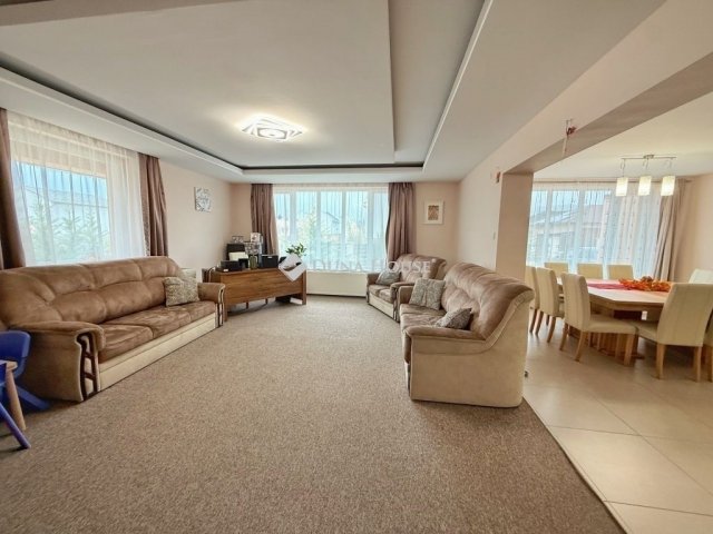 Eladó családi ház, Velencén 215 M Ft, 4 szobás