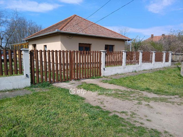 Eladó családi ház, Boconádon 47 M Ft, 3 szobás