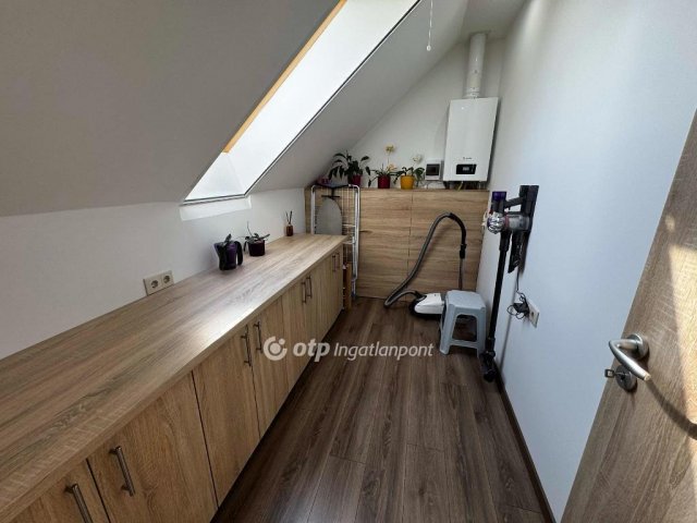 Eladó családi ház, Debrecenben 249.999 M Ft, 6 szobás