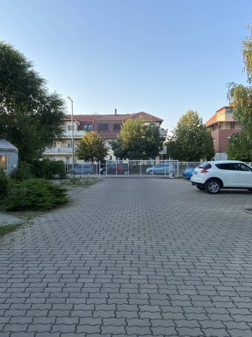 Kiadó garázs, Szegeden, Csaplár Benedek utcában 18 E Ft / hó