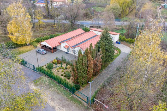 Eladó családi ház, Lovasberényben 119.9 M Ft, 6+3 szobás