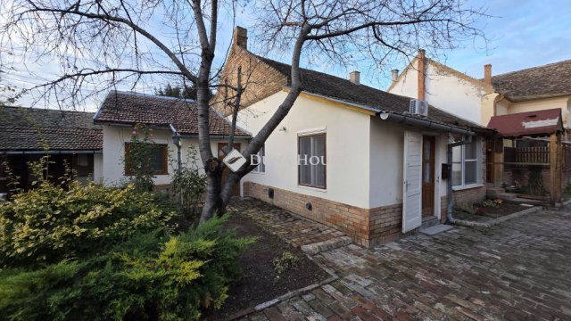 Eladó sorház, Hódmezővásárhelyen, Zrínyi utcában 32.5 M Ft