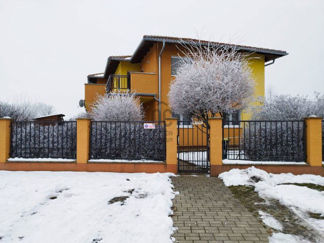 Eladó téglalakás, Siófokon 79.9 M Ft, 4 szobás