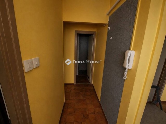 Eladó panellakás, Szentesen 44 M Ft, 3 szobás