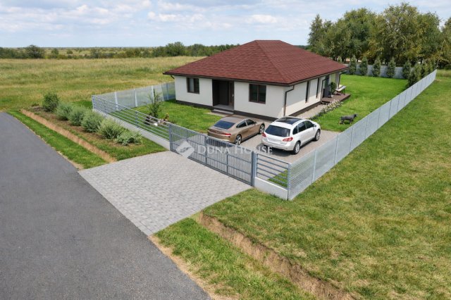 Eladó családi ház, Gombán 127 M Ft, 5 szobás