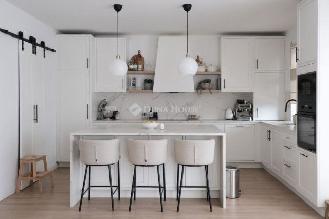 Eladó családi ház, Szentendrén 220 M Ft, 5 szobás