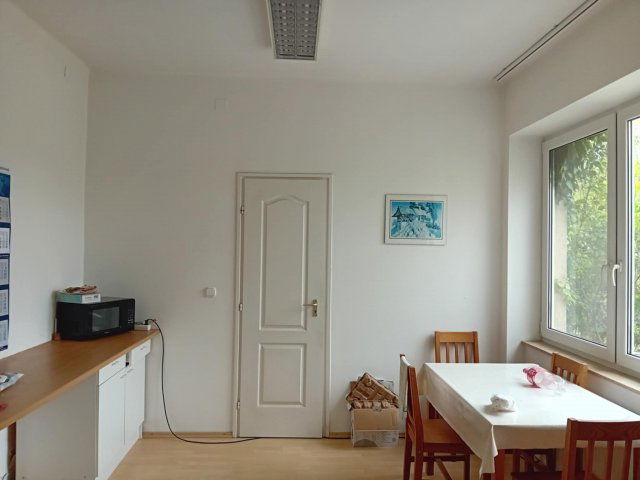 Eladó iroda, Lábatlanon 130 M Ft, 6 szobás / költözzbe.hu