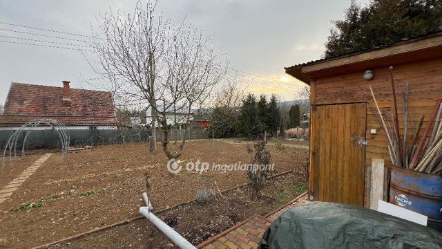 Eladó családi ház, Egerben 41.5 M Ft, 2 szobás