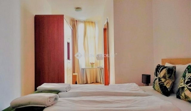 Eladó téglalakás, Budapesten, VI. kerületben 84.6 M Ft, 2 szobás