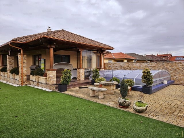 Eladó családi ház, Arnóton 165 M Ft, 4 szobás