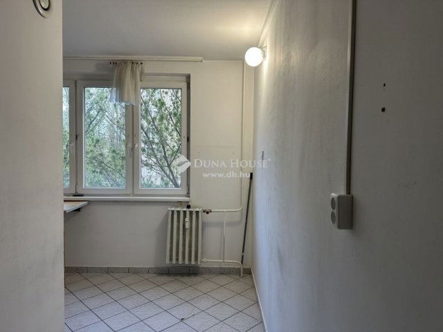 Eladó panellakás, Kecskeméten 40.5 M Ft, 2 szobás