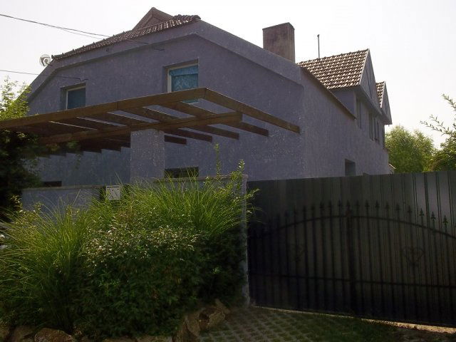 Eladó családi ház, Velencén 80 M Ft, 6 szobás