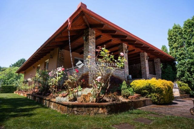 Eladó nyaraló, Ráckevén 219 M Ft, 4 szobás