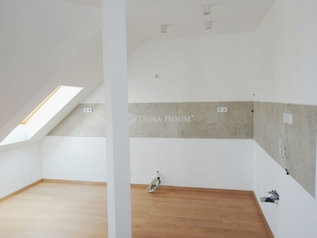 Eladó téglalakás, Balatonföldváron 54.9 M Ft, 2 szobás