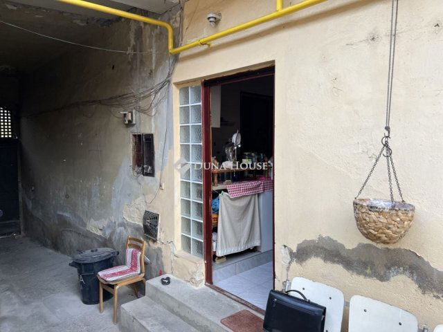 Eladó téglalakás, Pécsett 29.9 M Ft, 1 szobás