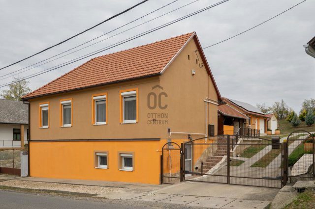 Eladó családi ház, Hosszúhetényen 89.99 M Ft, 4 szobás