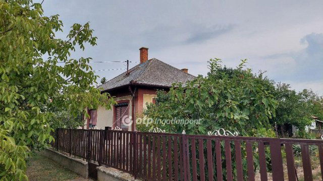 Eladó családi ház, Kisújszálláson 15.5 M Ft, 2 szobás