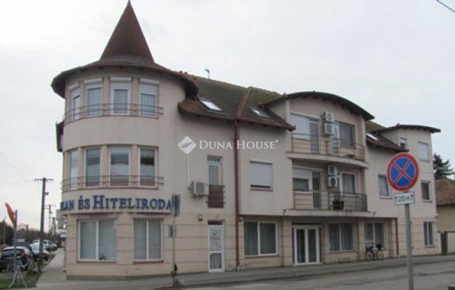 Eladó üzlethelyiség, Nádudvaron, Fő úton 38.3 M Ft