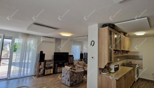 Eladó családi ház, Győrött 72 M Ft, 3 szobás