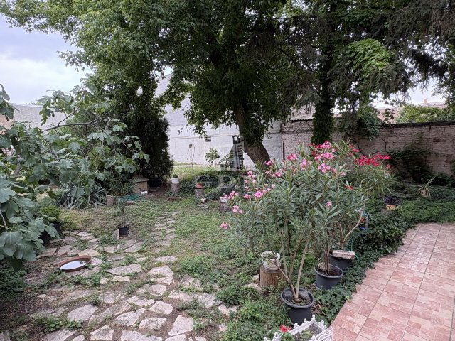 Eladó téglalakás, Budapesten, IV. kerületben 149 M Ft, 7 szobás