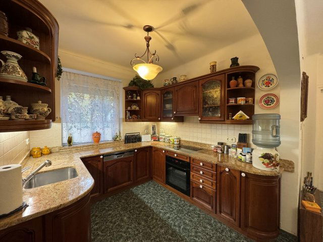 Eladó családi ház, Pécsett 149.9 M Ft, 5 szobás