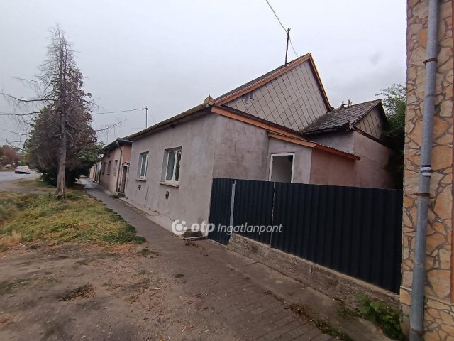 Eladó családi ház, Zagyvarékason 17.5 M Ft, 2 szobás