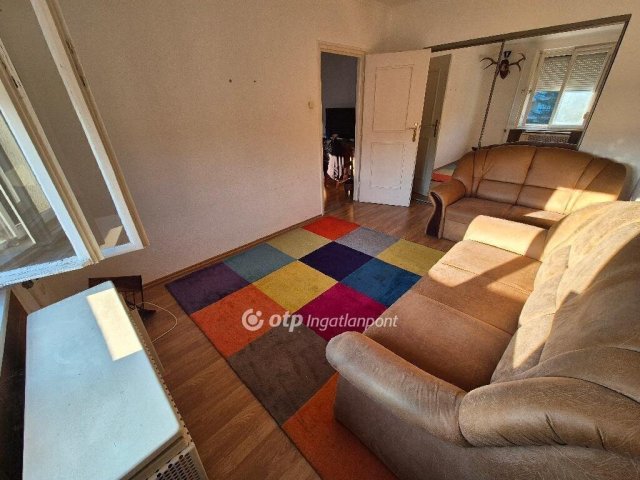 Eladó téglalakás, Szentesen 32 M Ft, 2 szobás