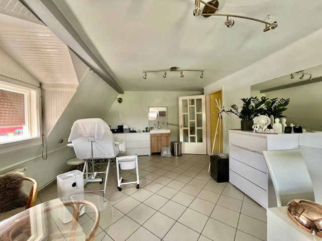 Eladó üzlethelyiség, Sárváron, Hunyadi János utcában 28.9 M Ft