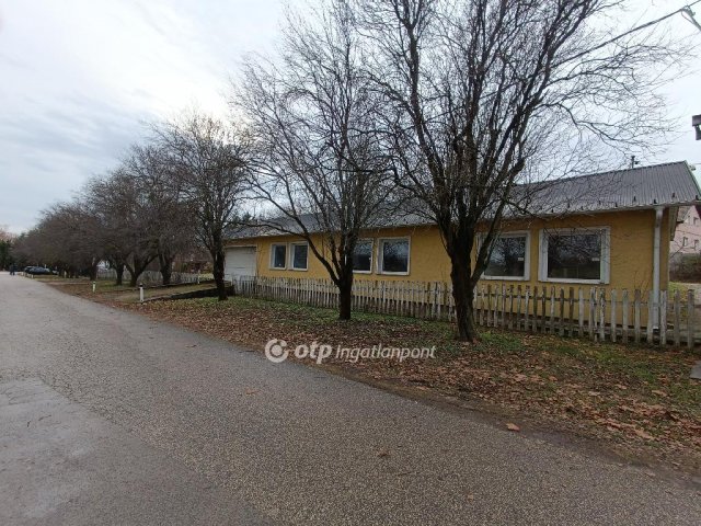 Eladó ipari ingatlan, Herceghalomon 85 M Ft / költözzbe.hu